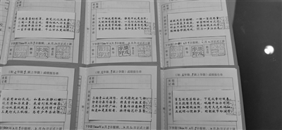 “神仙”老师为班上40名皇冠体育比分网站孩子各写一首“藏头诗”评语