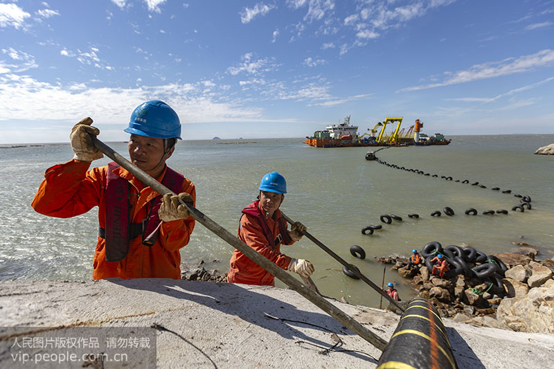 浙江温州：南麂岛与大皇冠体育比分网址陆联网工程海底电缆开始敷设